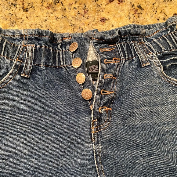 WILD FABLE Denim High Waisted Shorts- Size S, Blue - Picture 3 of 5